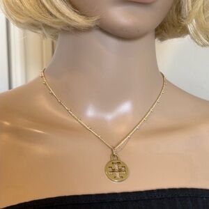 NEW✨ Pendant with Tory Burch
Round Logo charm